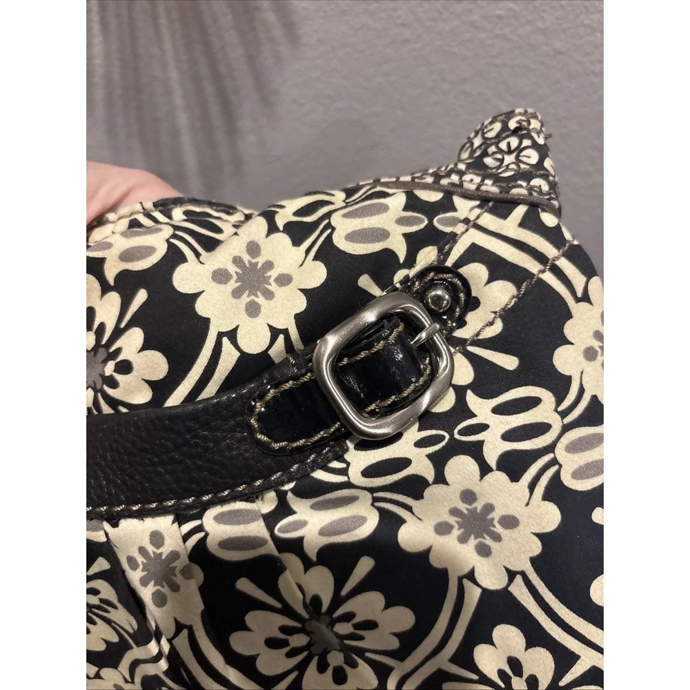 FOSSIL Vintage Women's Shoulder Bag Purse‎ ~HOBO~Black And Cream~Quilted~Floral